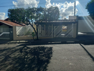 Rua Dirceu Cavalini, 85